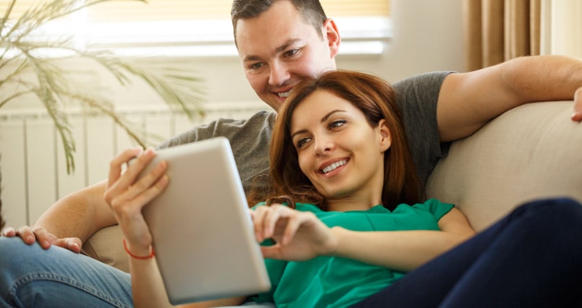casal-solicitando-plano-de-saude-online